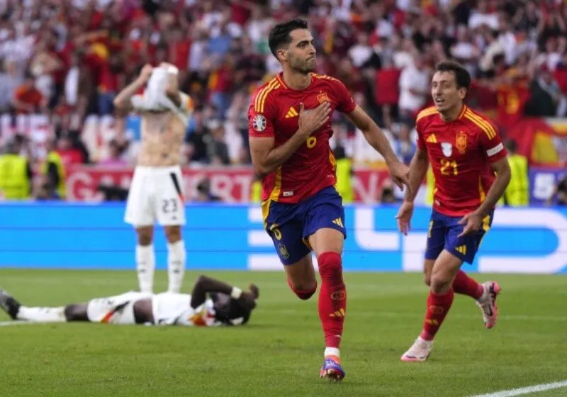 đội tuyển tây ban nha gặp đức
