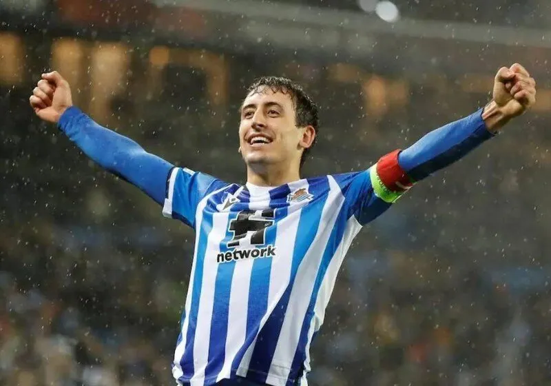 tiền vệ Mikel Oyarzabal