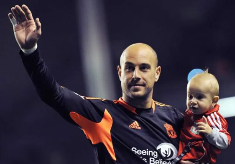 Pepe Reina - Nụ Cười Luôn Ở Tuyển Tây Ban Nha
