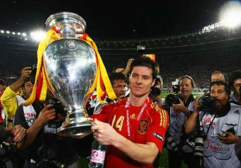 Xabi Alonso cùng Tây Ban Nha vô địch Euro