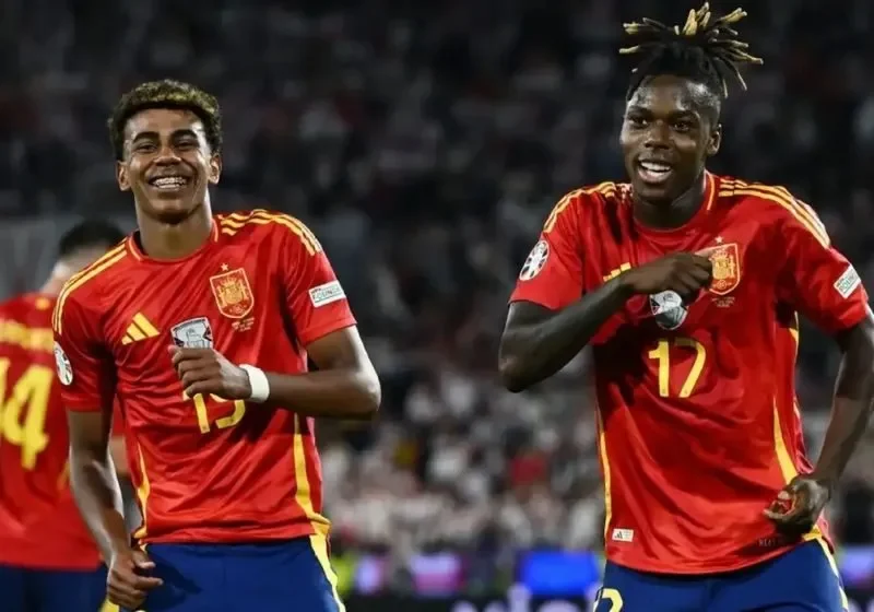 ĐT Tây Ban Nha vượt mặt Argentina