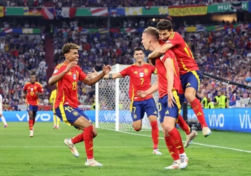 ĐT Tây Ban Nha vượt mặt Argentina