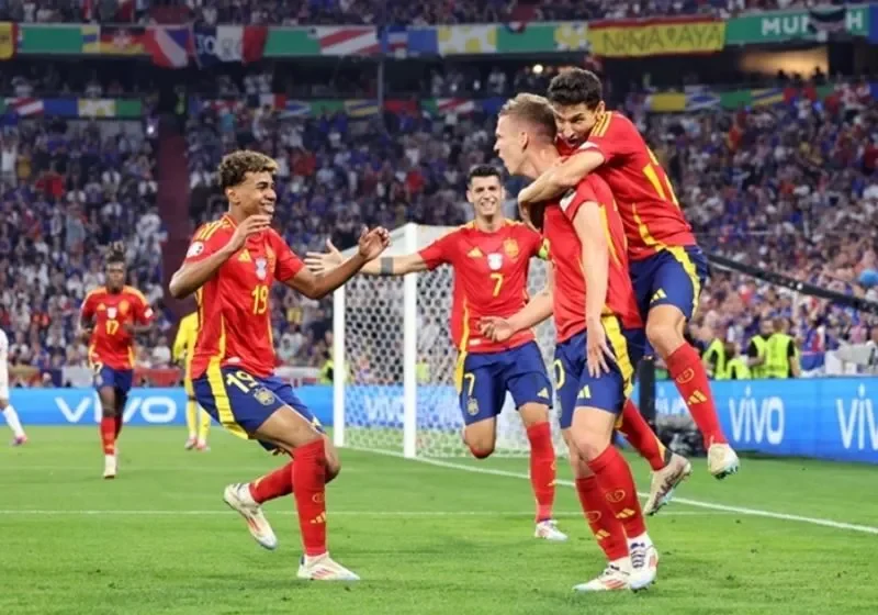 ĐT Tây Ban Nha vượt mặt Argentina