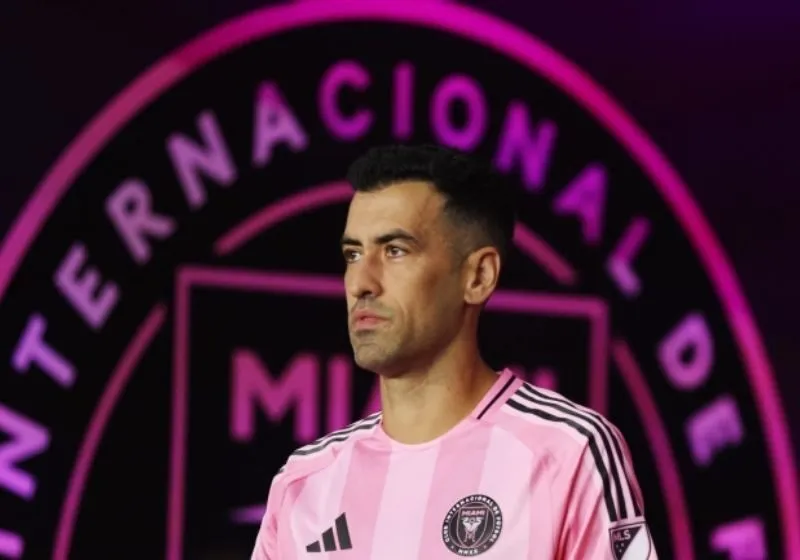 Sergio Busquets tuyên bố giải nghệ