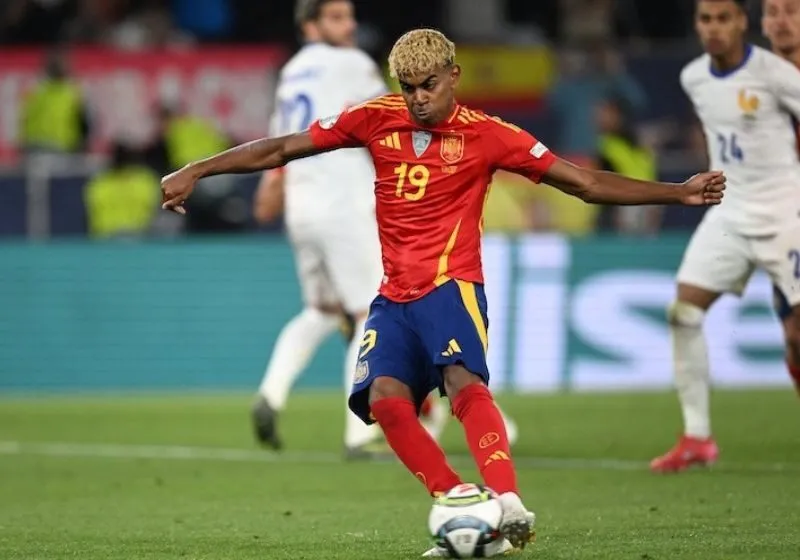 Yamal không được tuyển tây ban nha triệu tập